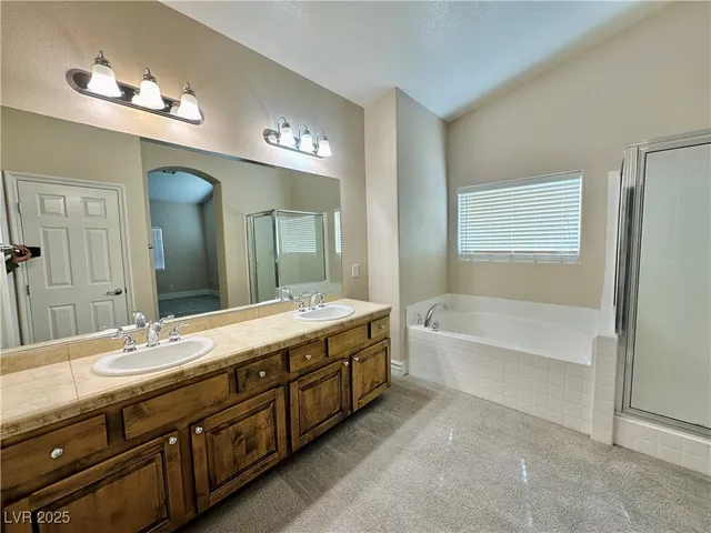 $2,095 | 285 Caddy Bag Court, Las Vegas, NV 89148
