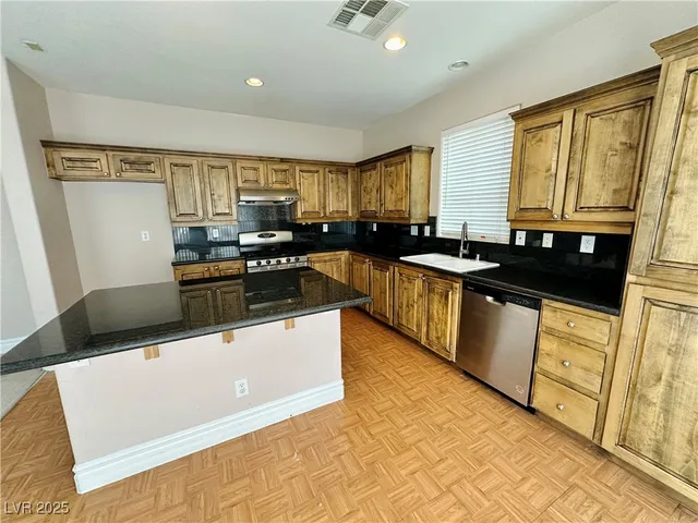$2,095 | 285 Caddy Bag Court, Las Vegas, NV 89148