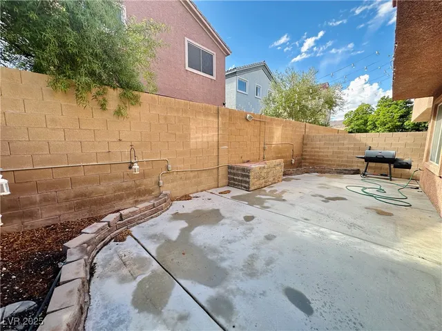 $2,095 | 285 Caddy Bag Court, Las Vegas, NV 89148