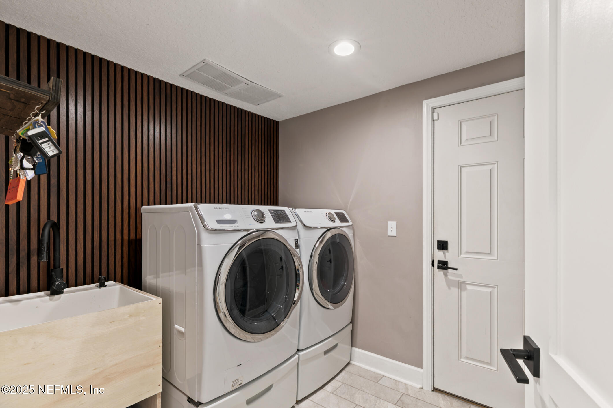 2341 Fiddlers Lane Atlantic Beach, FL 32233 - Photo 30 of 87 a utility room with dryer and washer