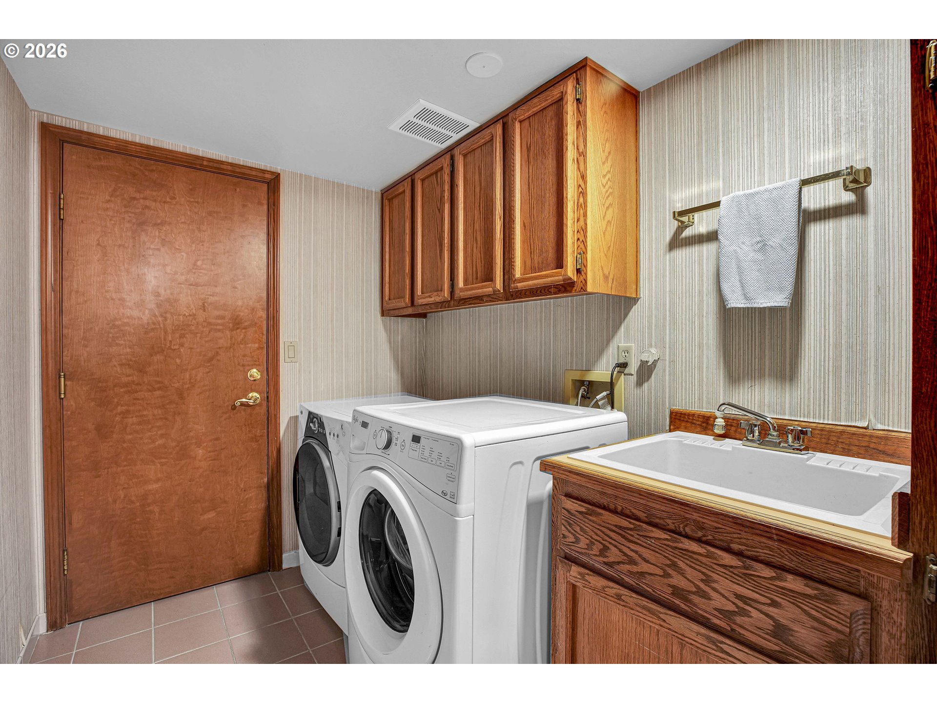6401 Southwest Dolph Drive Portland, OR 97219 - Photo 28 of 48 Laundry