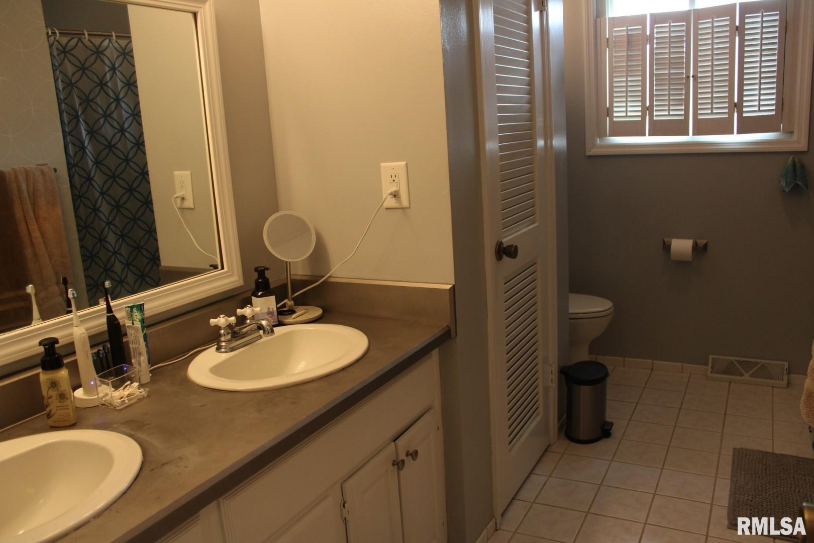 101 Prairie Hill Road Blue Grass, IA 52726 - Photo 8 of 15 Gallery Image 8