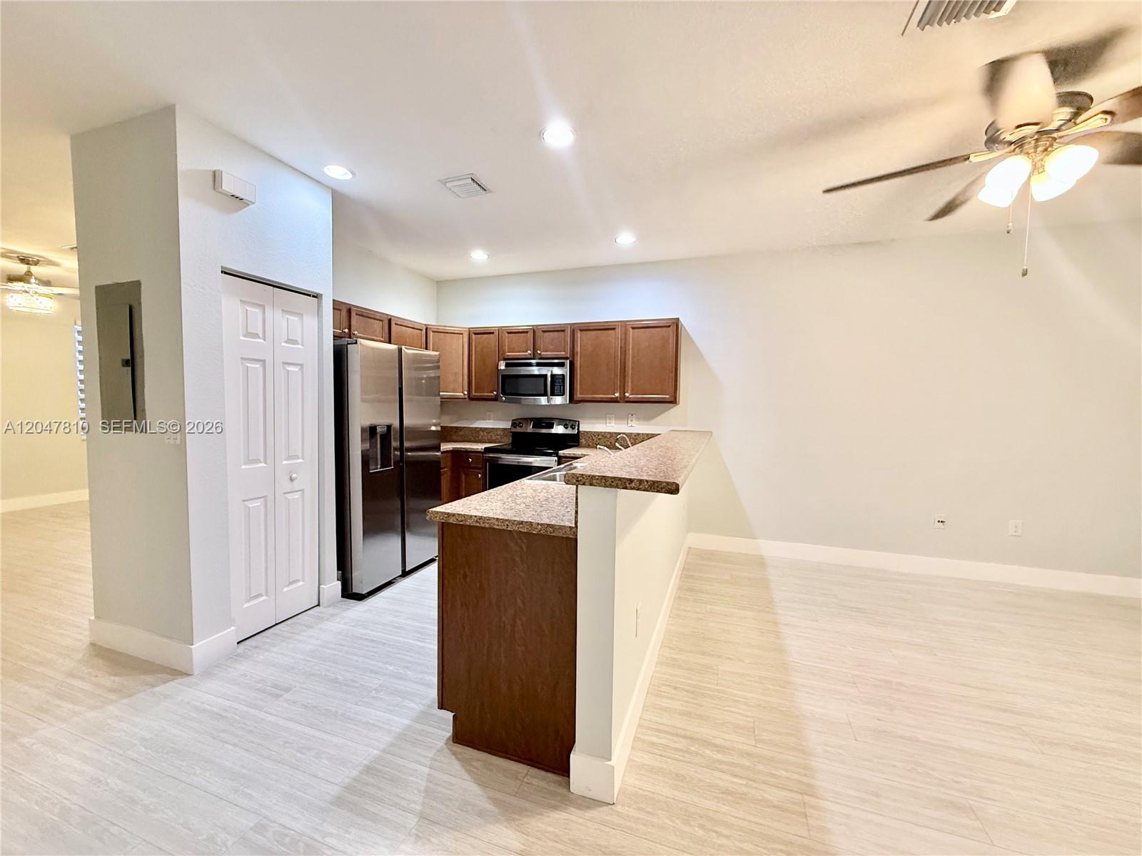 3208 Southeast 7th Street Homestead, FL 33033 - Photo 10 of 31