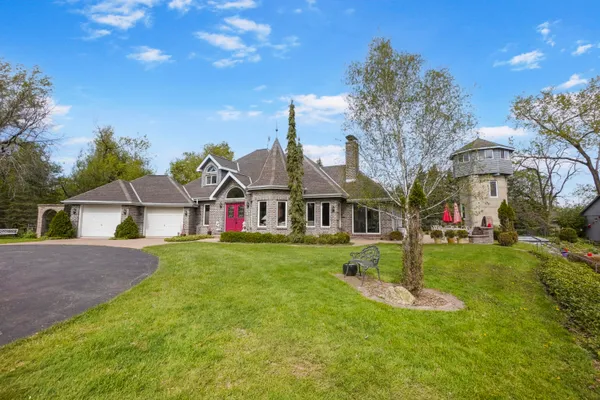 $975,000 | N61W38100 Blackhawk Drive, Oconomowoc, WI 53066
