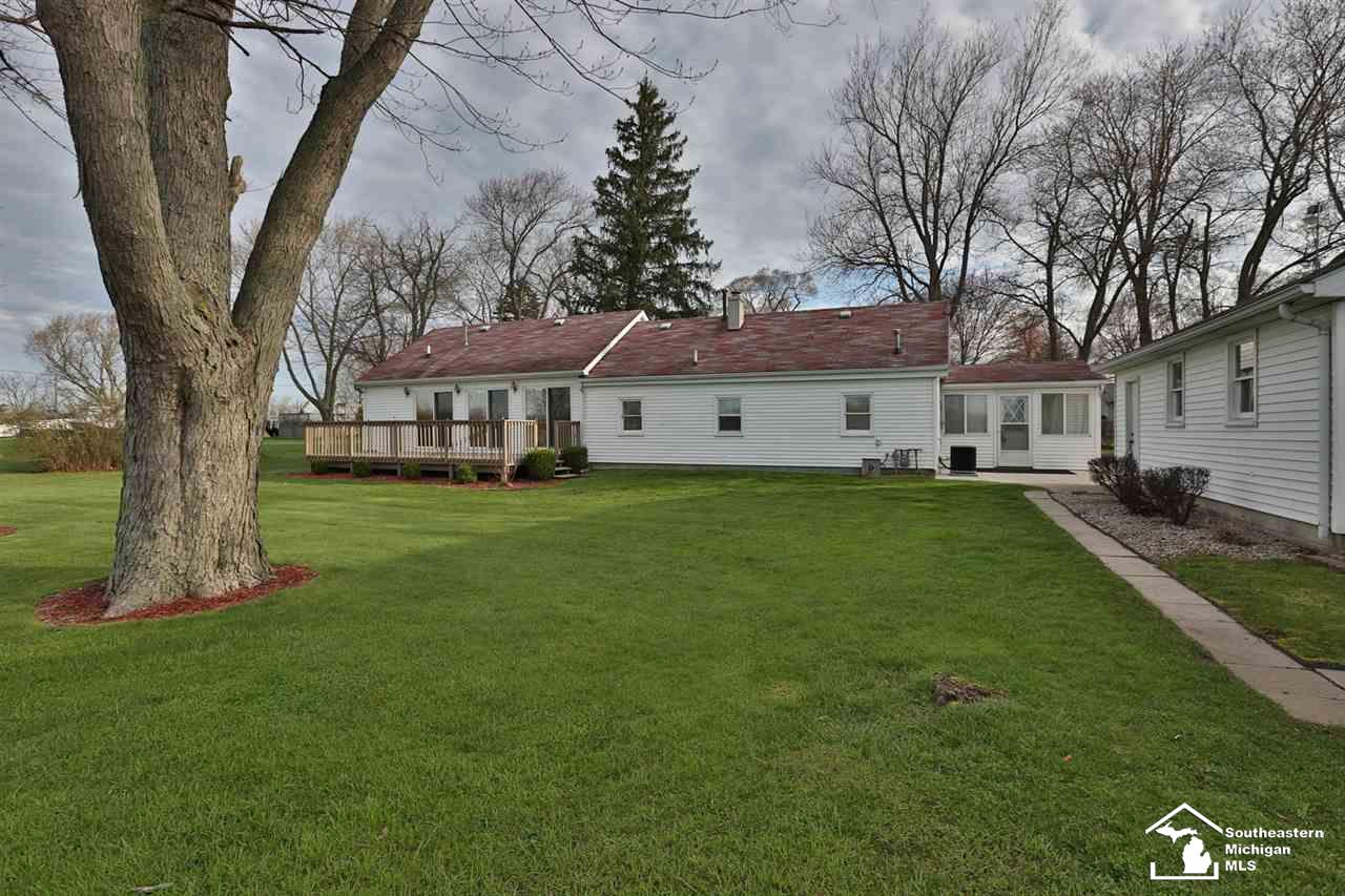 565 Lasalle Road Monroe, MI 48162 - Photo 4 of 25 31377193-3.JPG