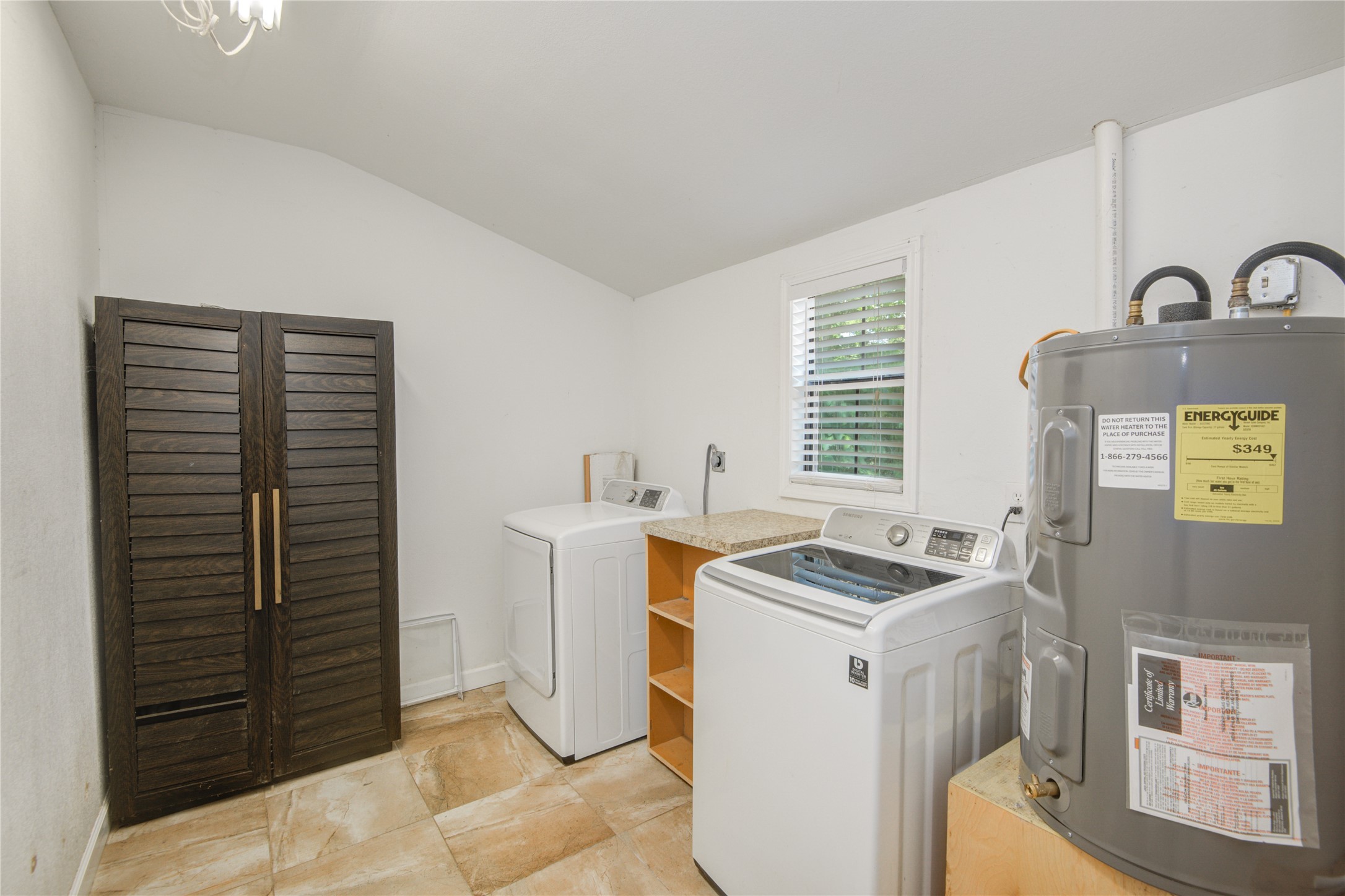 513 Farrer Street Angleton, TX 77515 - Photo 21 of 32 a view of kitchen and sink