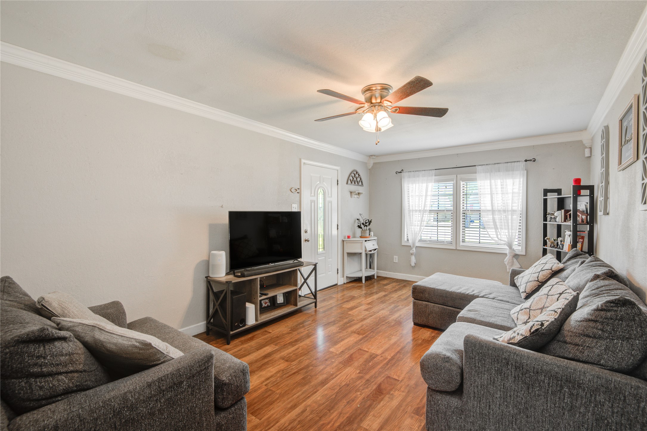 513 Farrer Street Angleton, TX 77515 - Photo 8 of 32 a living room with furniture and a flat screen tv