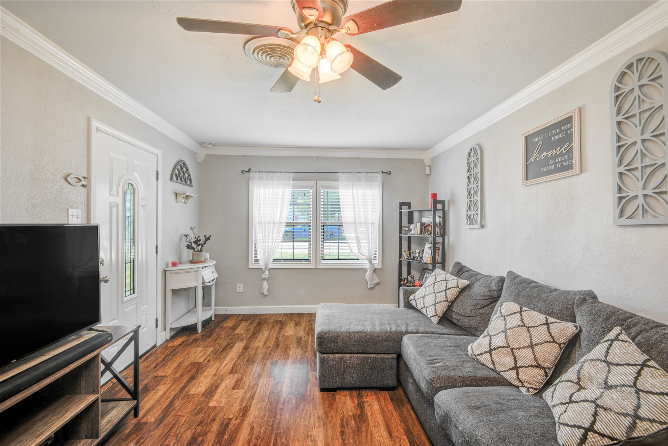 513 Farrer Street Angleton, TX 77515 - Photo 9 of 32 a living room with furniture and a flat screen tv