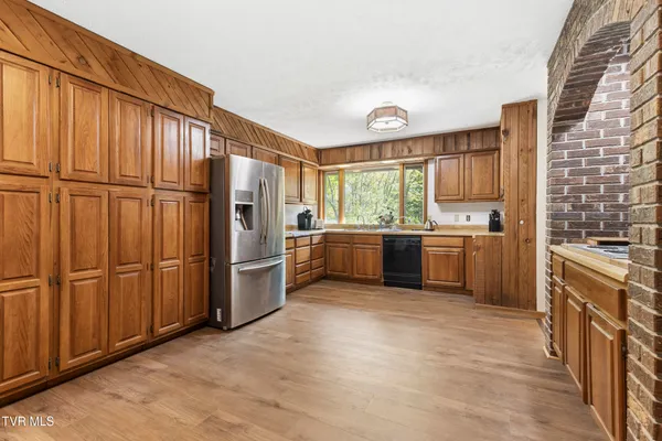 $1,300,000 | 7366 Circle Point Drive, Talbott, TN 37877