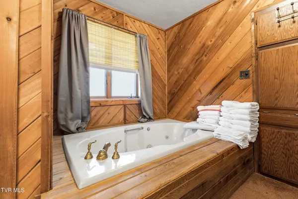 $1,300,000 | 7366 Circle Point Drive, Talbott, TN 37877