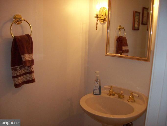 3851 Inverness Road Fairfax, VA 22033 - Photo 7 of 23 Bath #2