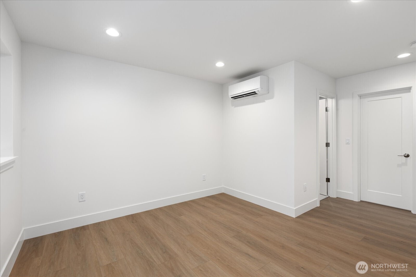 2349 Northeast 127th Street Seattle, WA 98125 - Photo 13 of 25