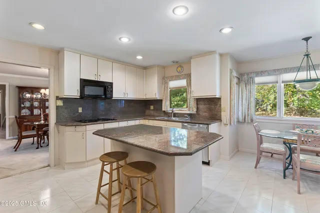 $1,795,000 | 46 Stonehedge Drive South, Unit SOUTH, Greenwich, CT 06831