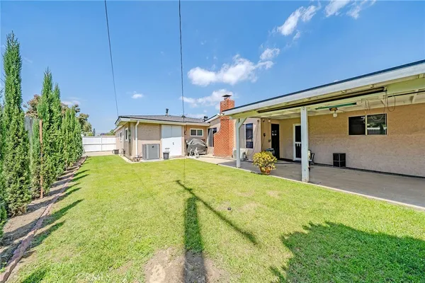 $919,900 | 11902 206th Street, Lakewood, CA 90715