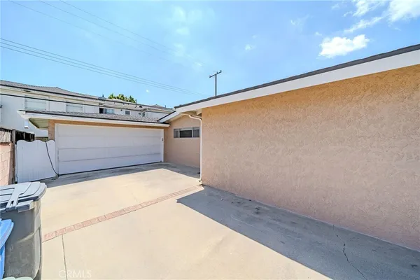 $919,900 | 11902 206th Street, Lakewood, CA 90715
