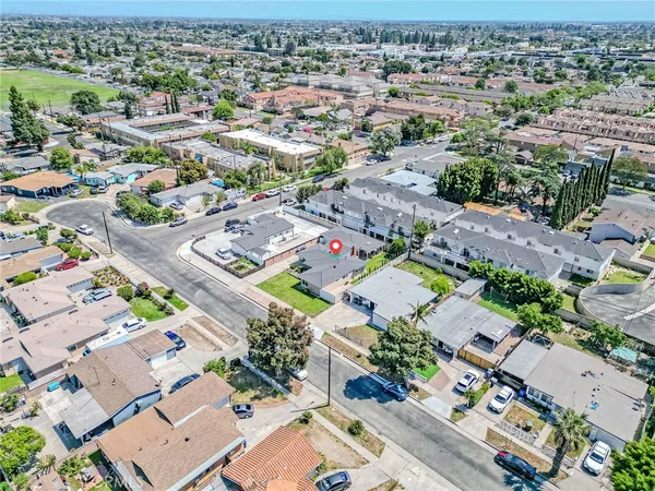 $919,900 | 11902 206th Street, Lakewood, CA 90715