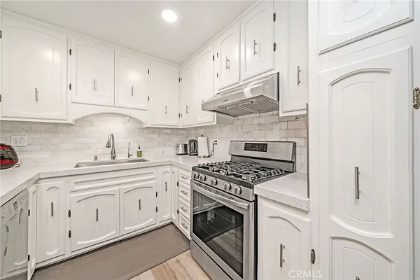 $919,900 | 11902 206th Street, Lakewood, CA 90715
