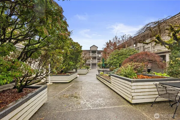 $845,000 | 6121 Northeast 175th Street, Unit A402, Kenmore, WA 98028