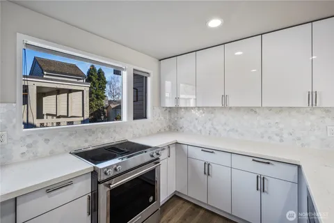 $879,000 | 6121 Northeast 175th Street, Unit A402, Kenmore, WA 98028