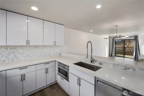 $845,000 | 6121 Northeast 175th Street, Unit A402, Kenmore, WA 98028