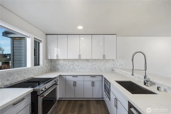 $845,000 | 6121 Northeast 175th Street, Unit A402, Kenmore, WA 98028