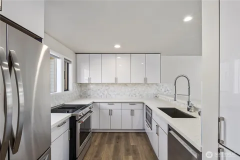 $879,000 | 6121 Northeast 175th Street, Unit A402, Kenmore, WA 98028