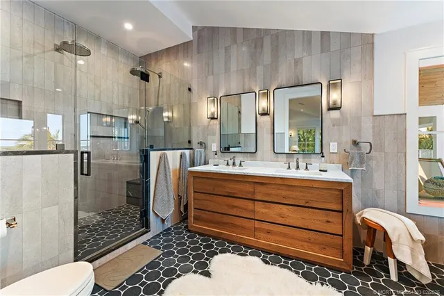 $5,775,000 | 116 South Sewalls Point Road, Sewall's Point, FL 34996