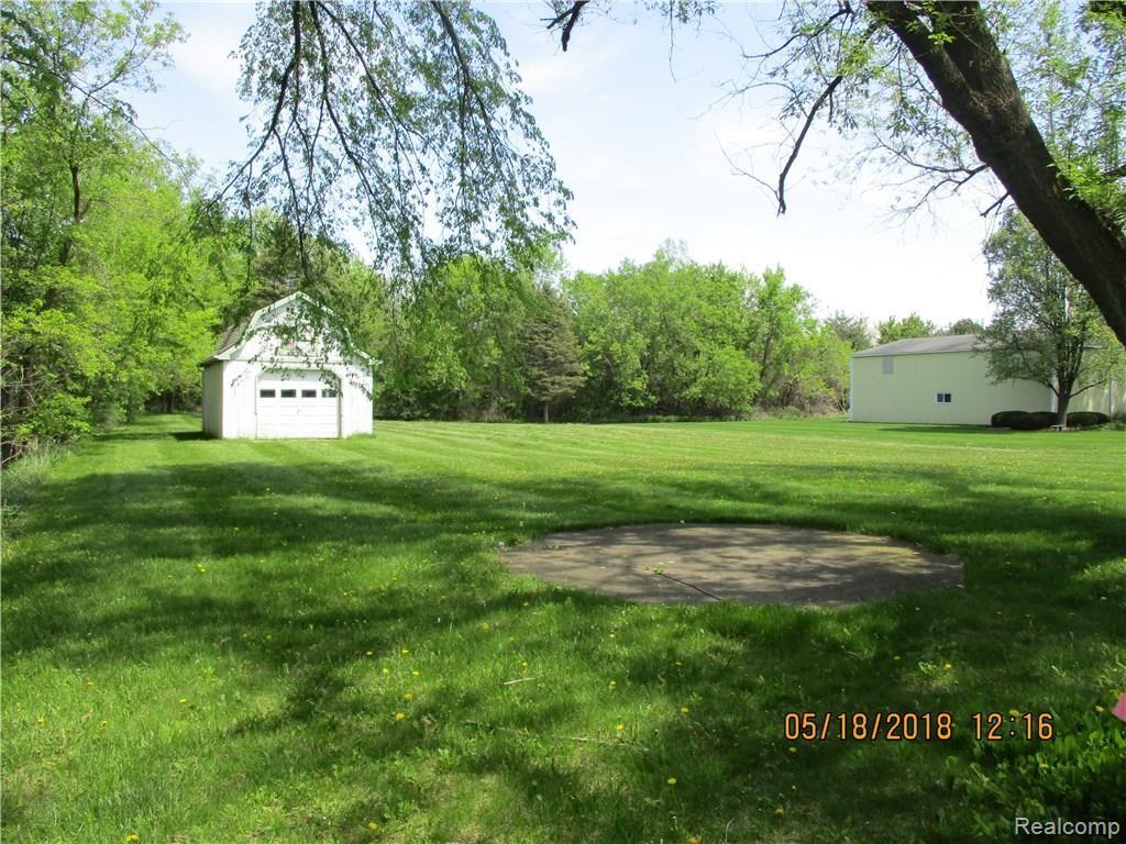 7526 Coldwater Road Flushing, MI 48433 - Photo 5 of 32