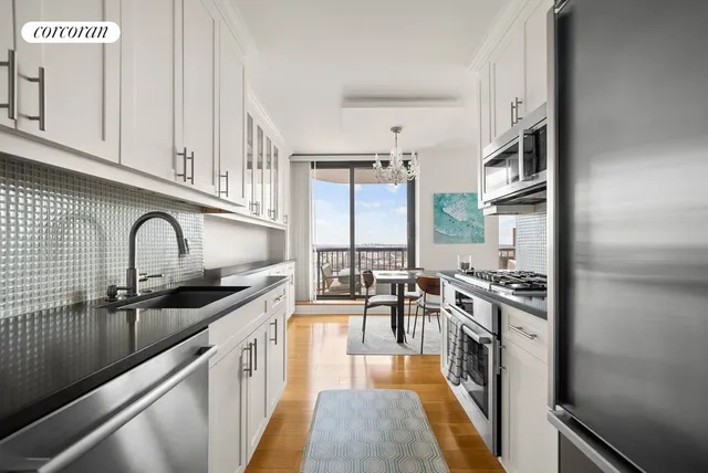 $2,270,000 | 52 East End Avenue, Unit 23A | Upper East Side