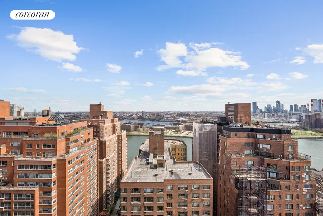 $2,270,000 | 52 East End Avenue, Unit 23A | Upper East Side