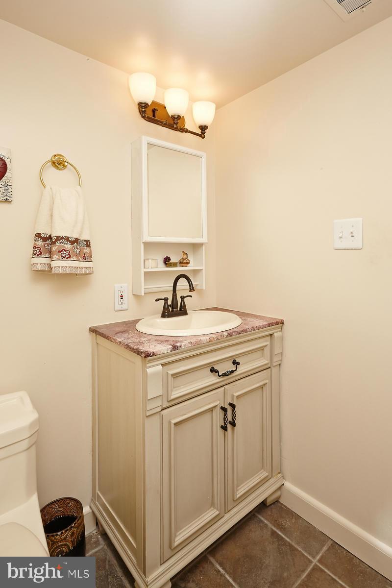 1701 Ivy Oak Square Reston, VA 20190 - Photo 14 of 26 Bath