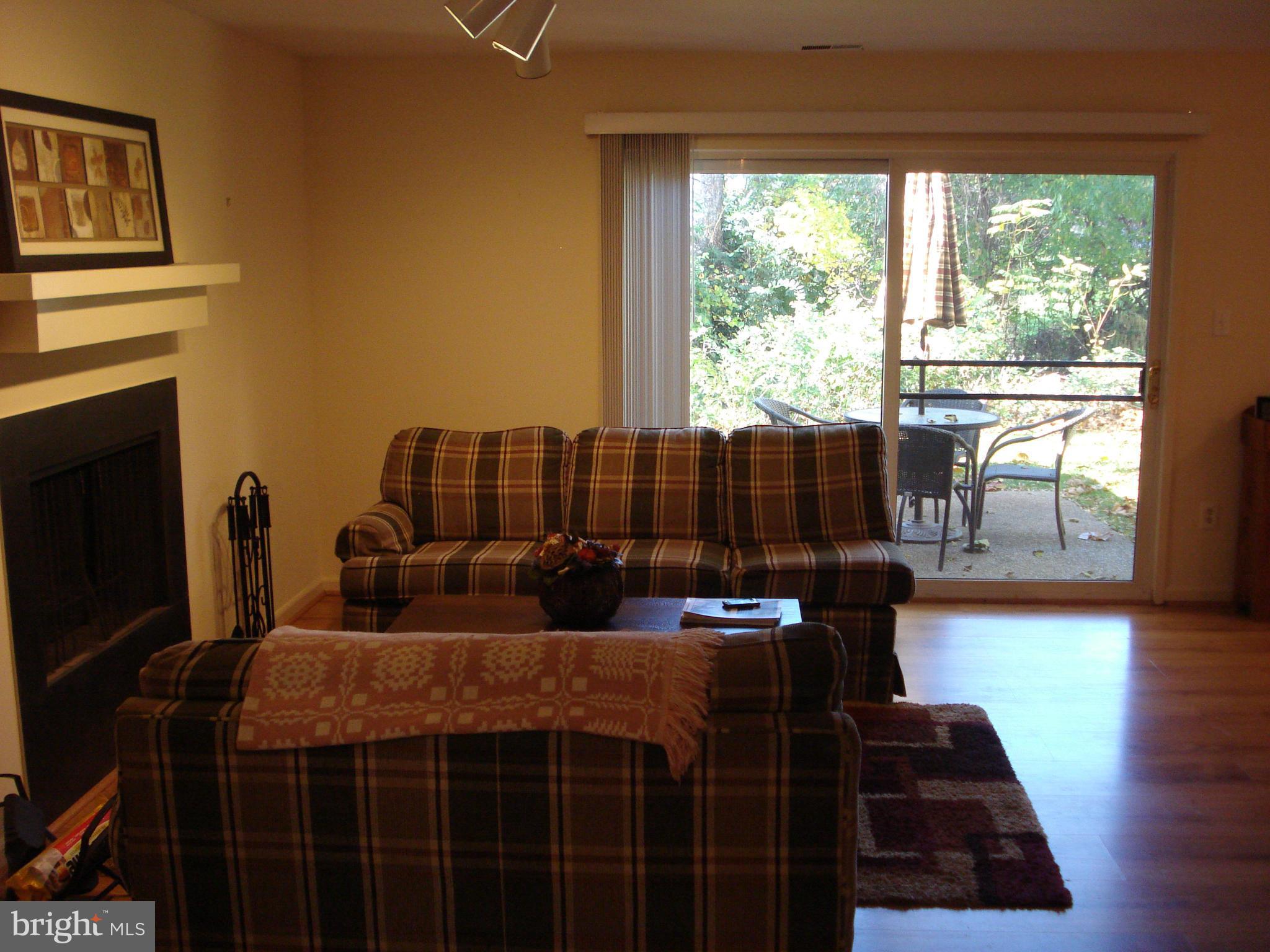 1701 Ivy Oak Square Reston, VA 20190 - Photo 5 of 26 Living Room