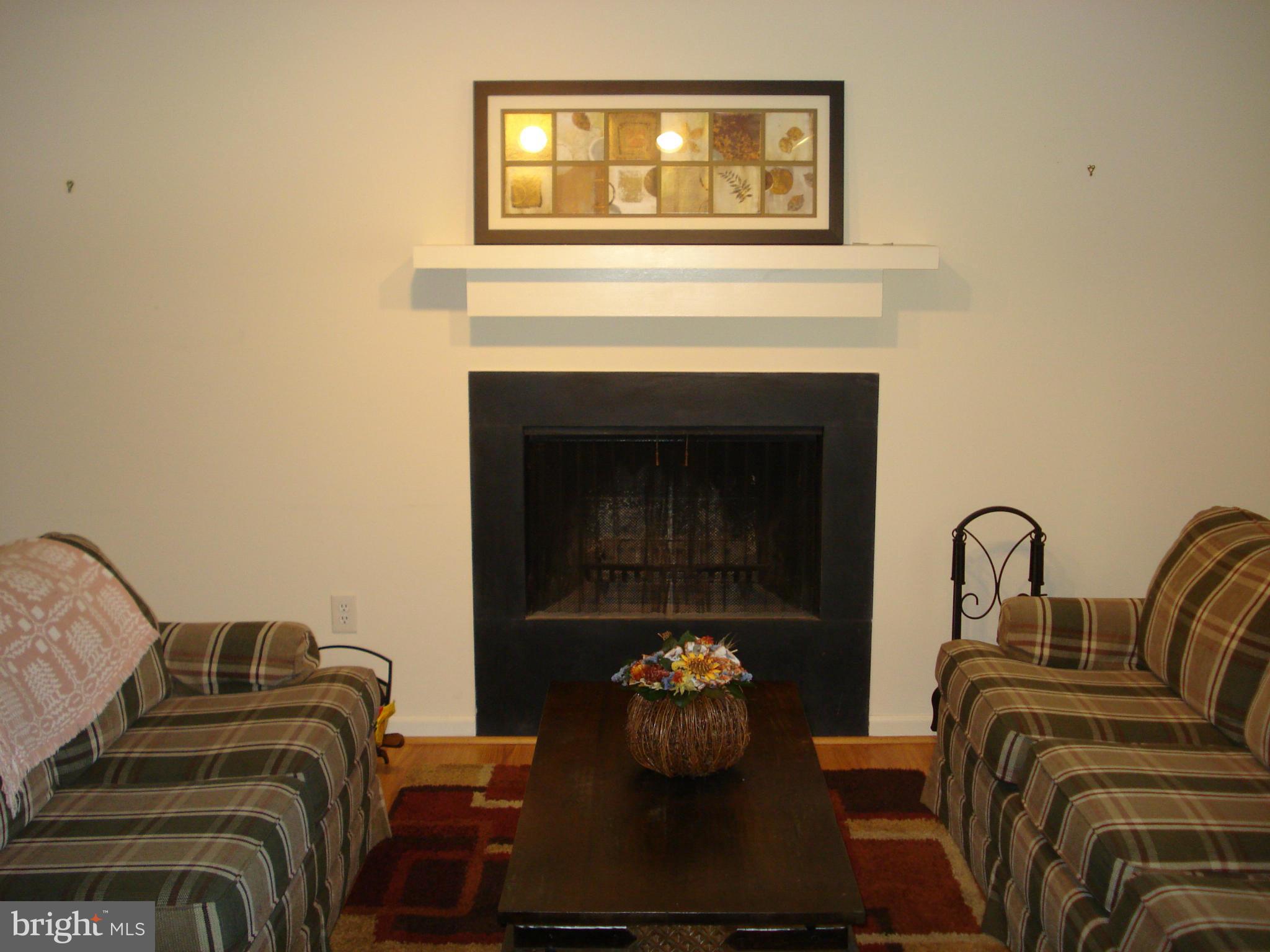 1701 Ivy Oak Square Reston, VA 20190 - Photo 7 of 26 Living Room