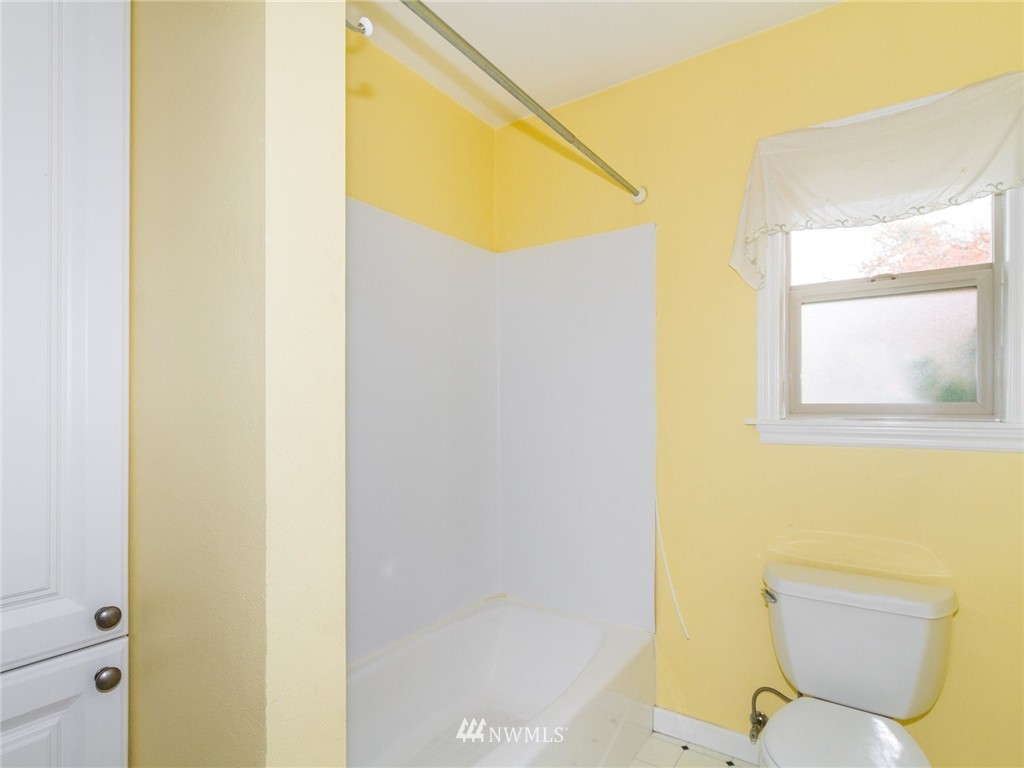 236 Wells Avenue North Renton, WA 98057 - Photo 14 of 18