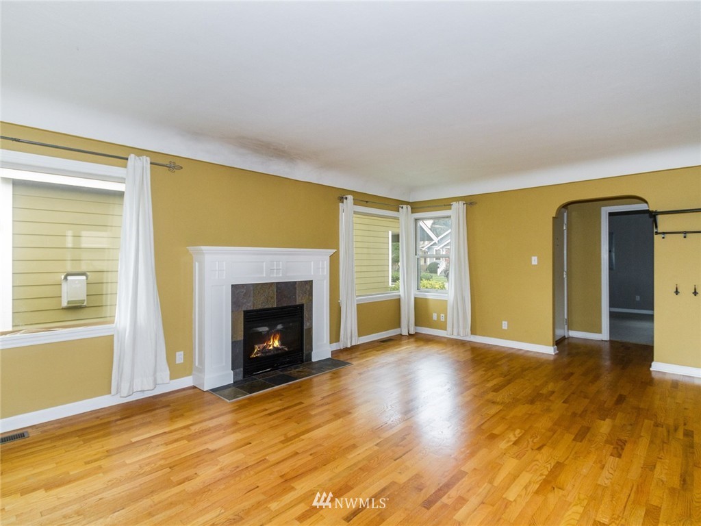 236 Wells Avenue North Renton, WA 98057 - Photo 3 of 18