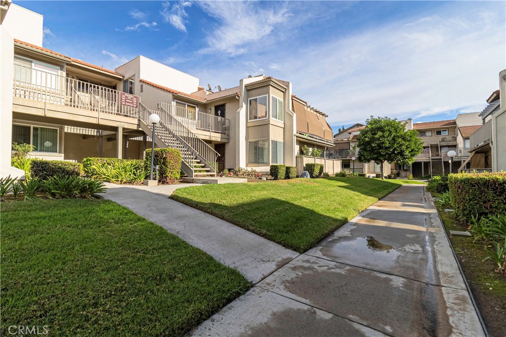 874 Cinnamon Lane, Unit 62 Duarte, CA 91010 - Photo 20 of 22 a front view of a building with garden