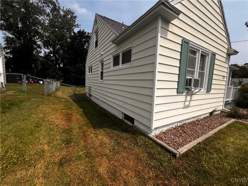 213 Ridgewood Drive Cicero, NY 13212 - Photo 3 of 35