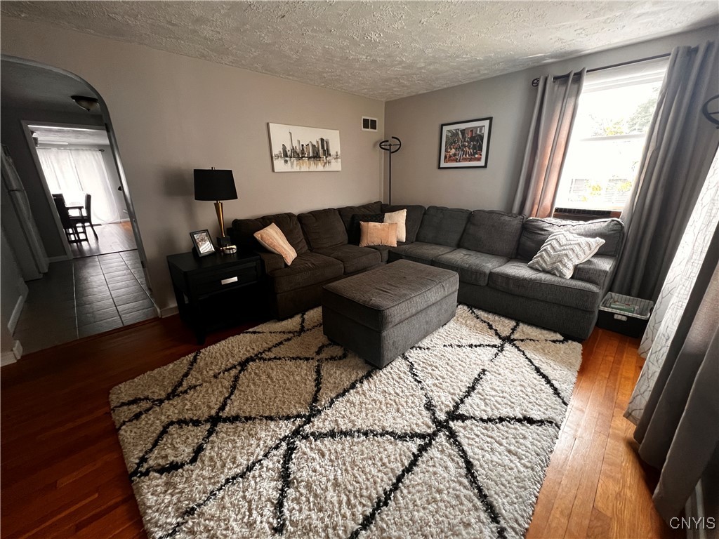 213 Ridgewood Drive Cicero, NY 13212 - Photo 5 of 35