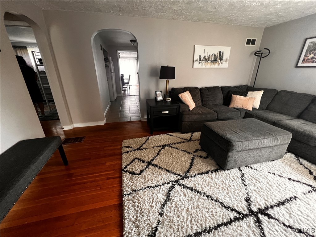 213 Ridgewood Drive Cicero, NY 13212 - Photo 6 of 35