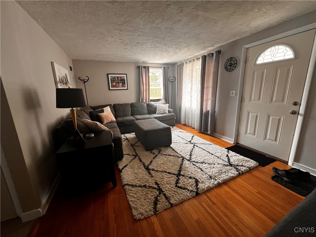 213 Ridgewood Drive Cicero, NY 13212 - Photo 7 of 35