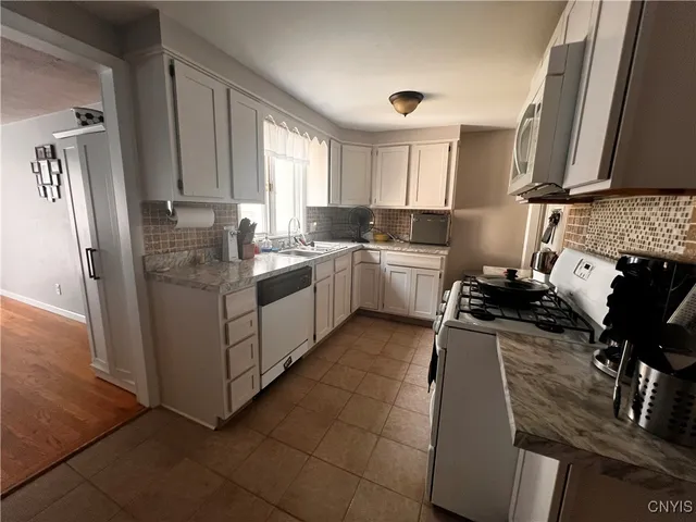 $225,000 | 213 Ridgewood Drive, Cicero, NY 13212