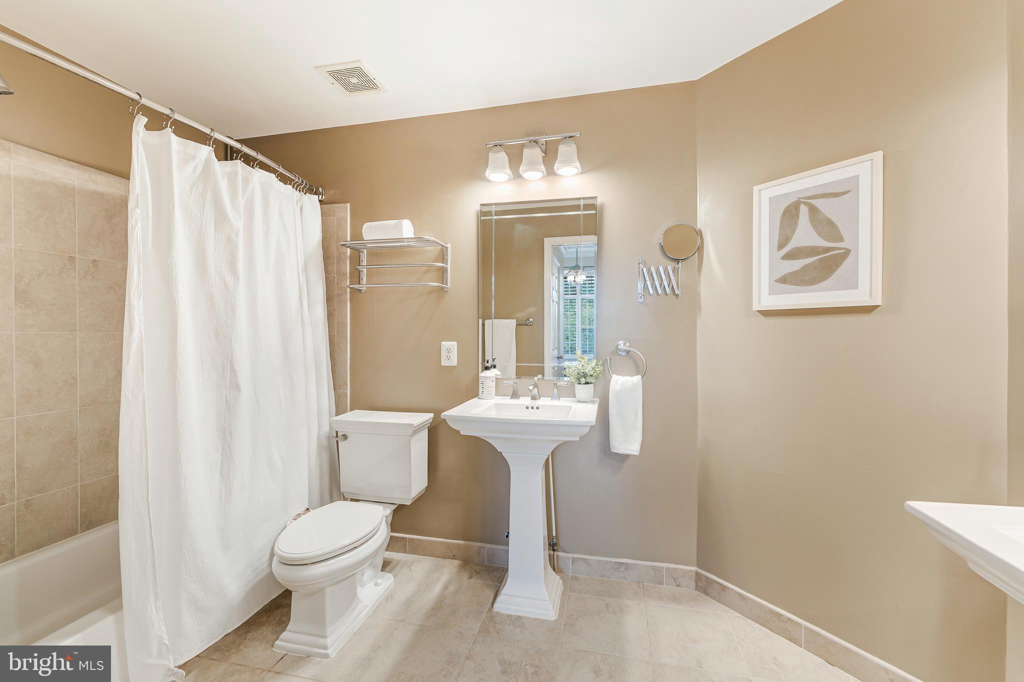 11405 Windleaf Court, Unit 25 Reston, VA 20194 - Photo 25 of 38 Gallery Image 25