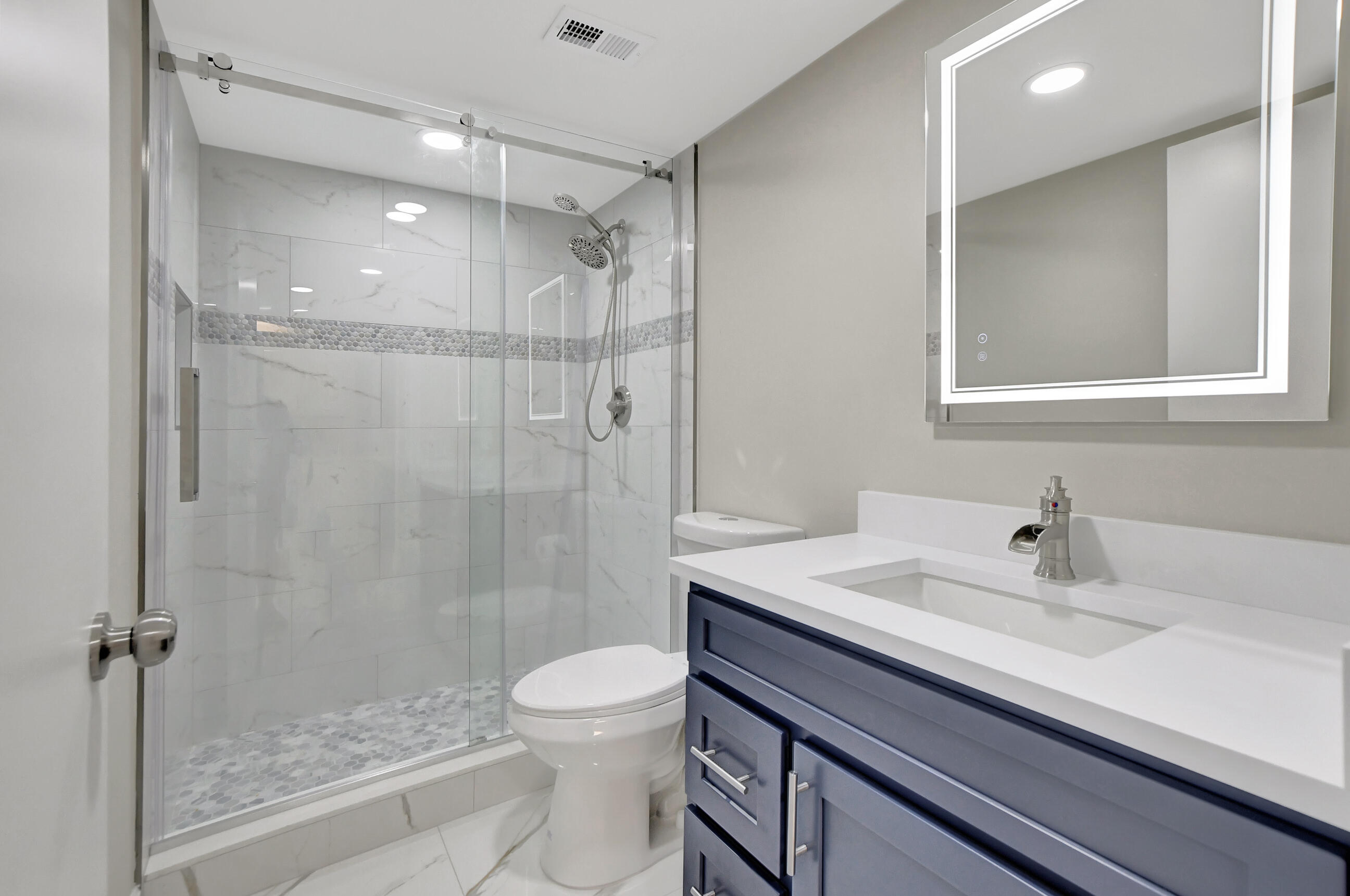 23277 Barwood Lane North, Unit 107 Boca Raton, FL 33428 - Photo 20 of 49 Guest Bathroom