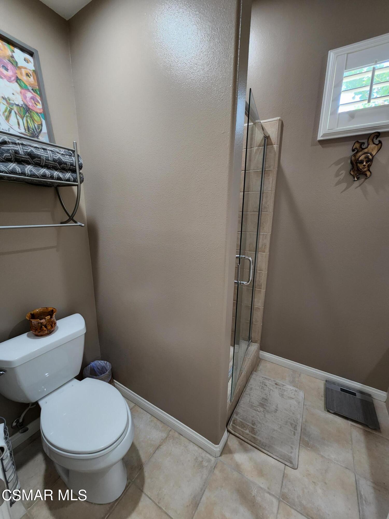 4121 Paredo Way, Unit D Simi Valley, CA 93063 - Photo 31 of 35 a bathroom with a toilet and a mirror