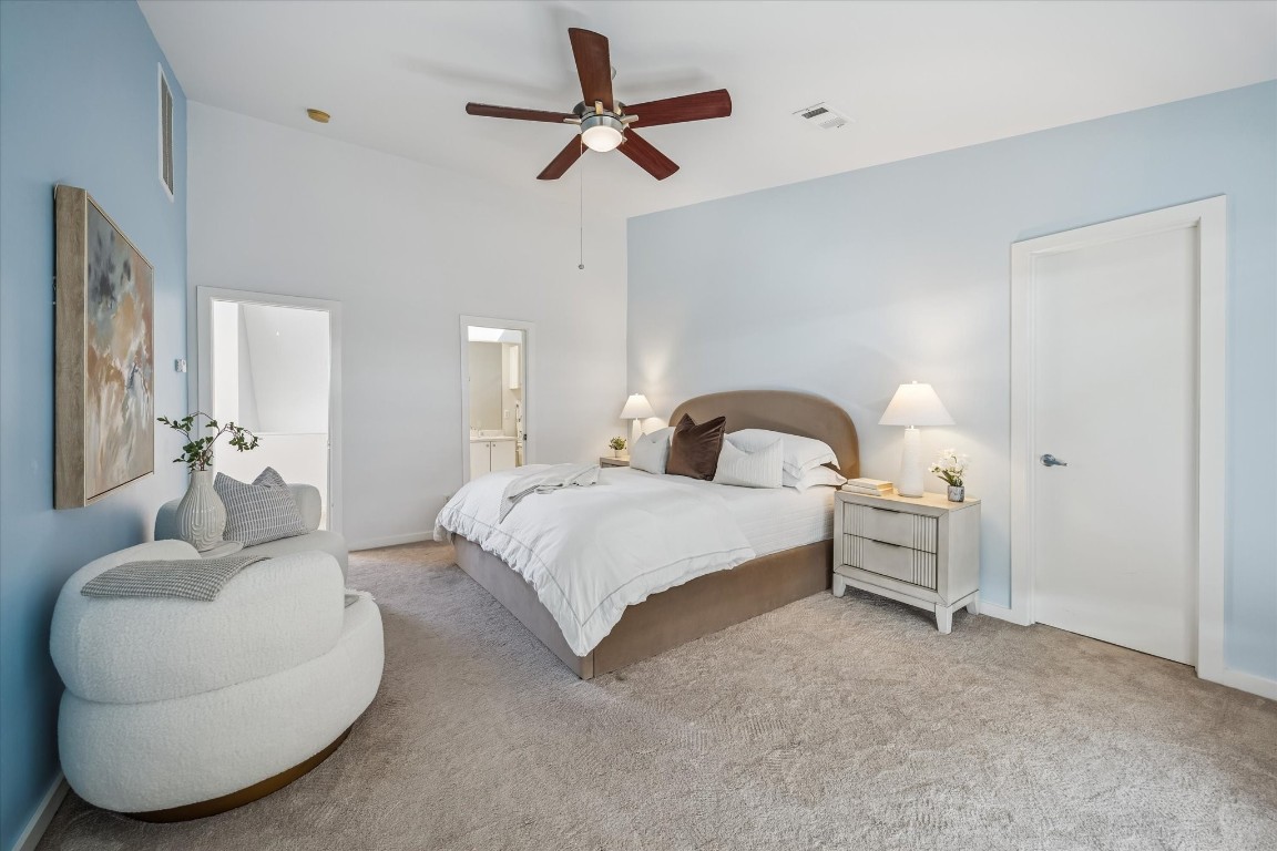 2508 Calumet Street, Unit E Houston, TX 77004 - Photo 12 of 31 a bedroom with a bed and a chandelier