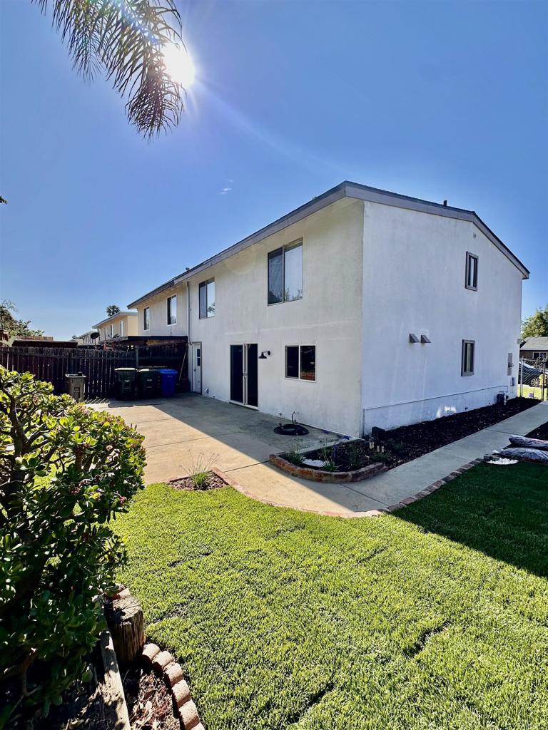 921 Lemon Avenue Vista, CA 92084 - Photo 3 of 36