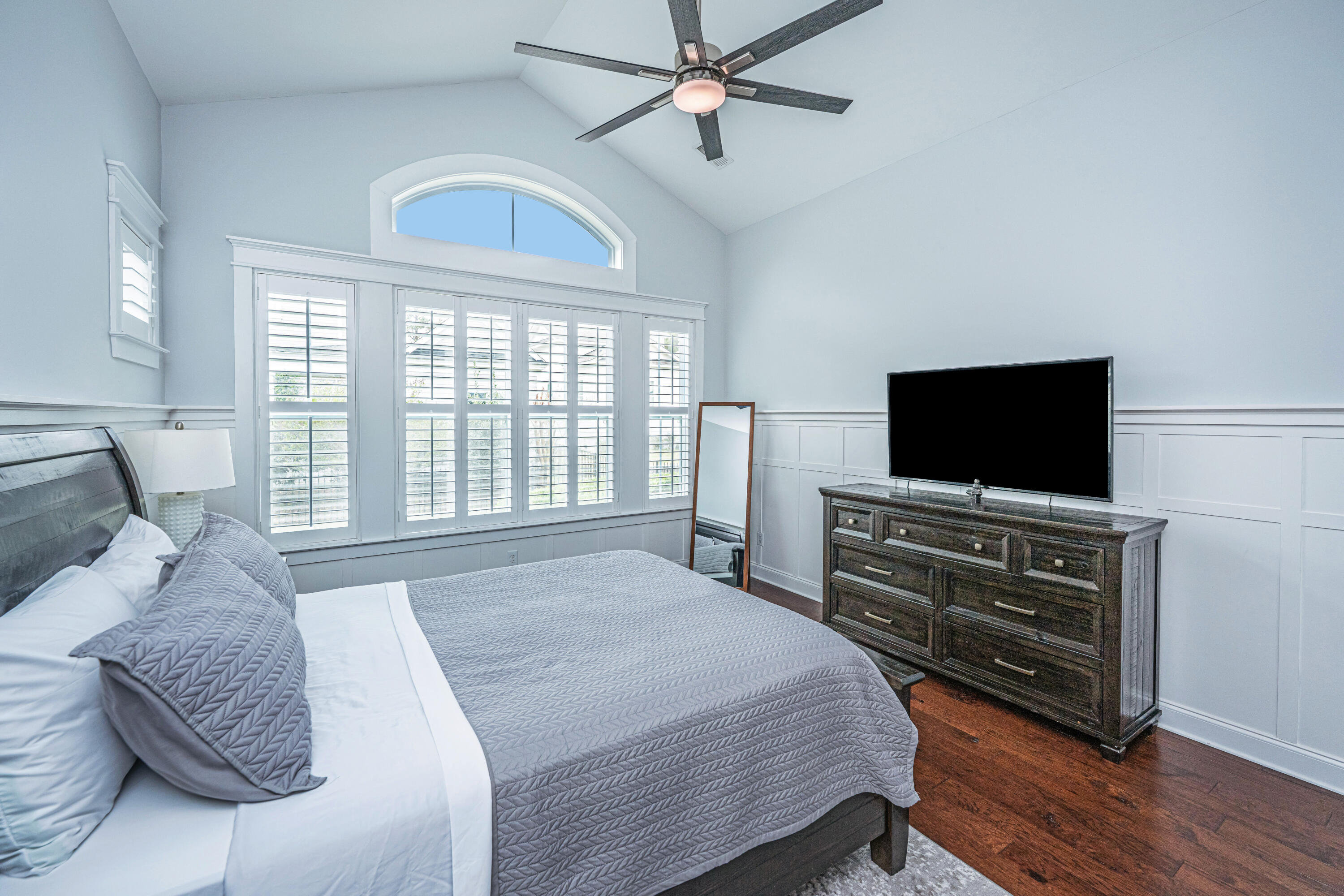 1543 Watoga Way Mount Pleasant, SC 29466 - Photo 17 of 65 Primary bedroom with custom molding