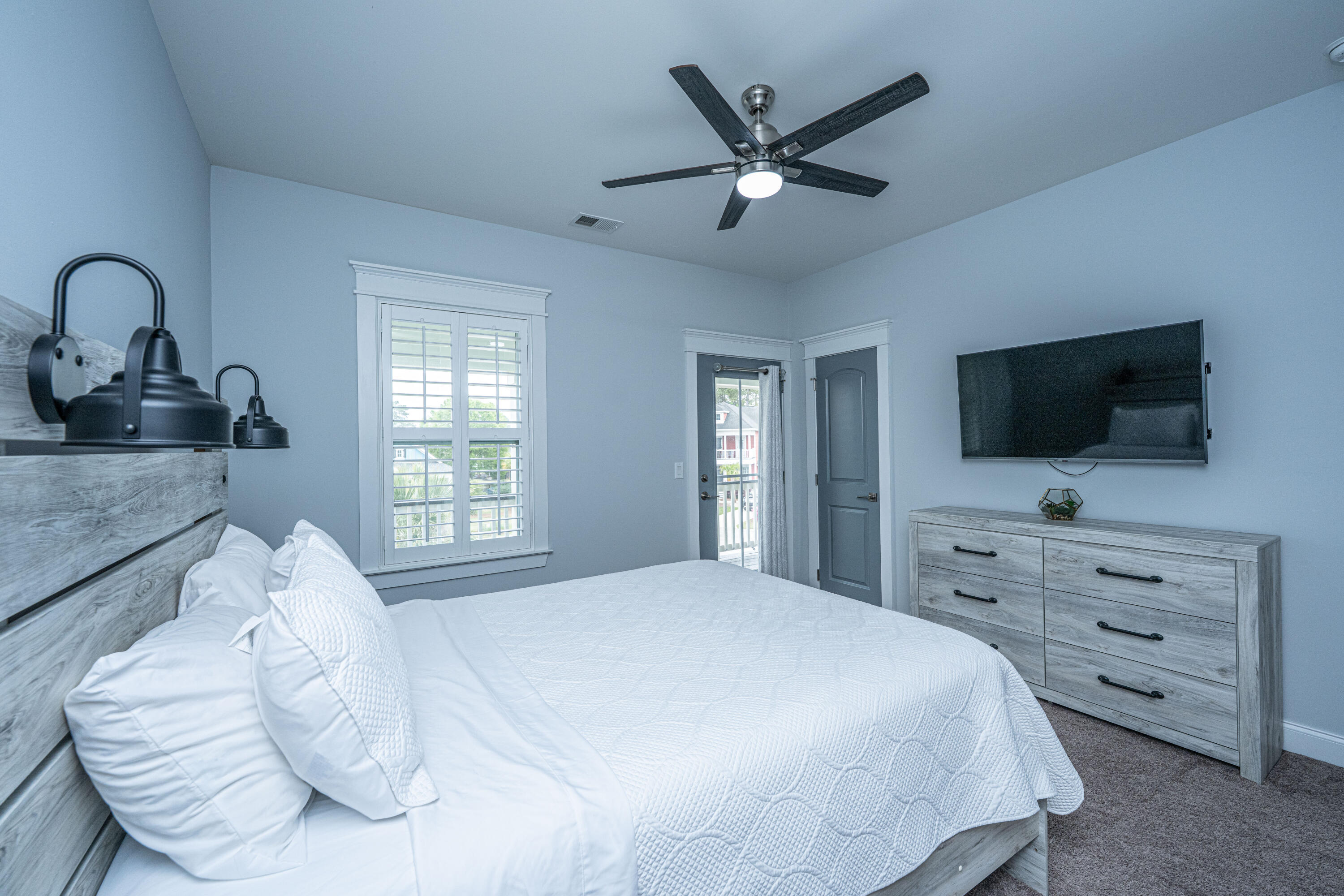 1543 Watoga Way Mount Pleasant, SC 29466 - Photo 29 of 65 Secondary bedroom w/ upper porch access