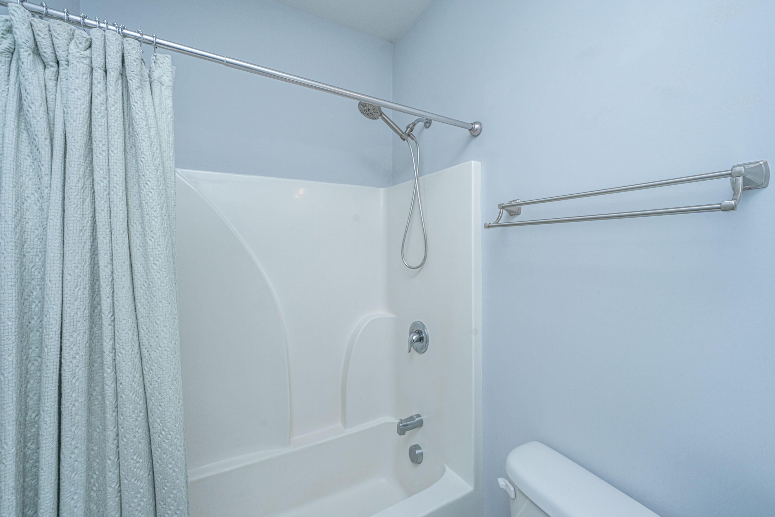 1543 Watoga Way Mount Pleasant, SC 29466 - Photo 34 of 65 Ensuite bath for upstairs bedroom
