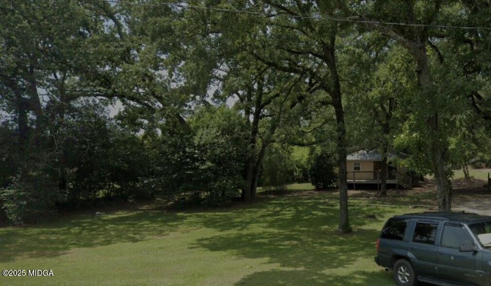 a view of backyard with swimming pool